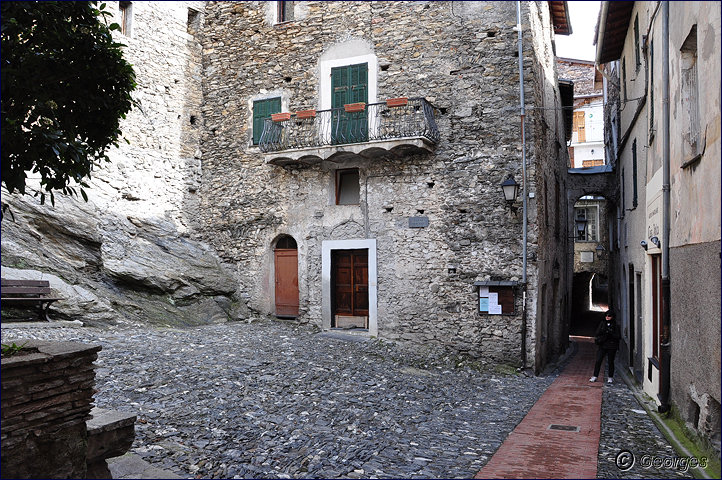 TRIORA, le village des sorcières (delle streghe) Italie Hi ! Hi ! Hi ! Hi ! Hiiiiiiiiiiiiiii Triora21fev10_05